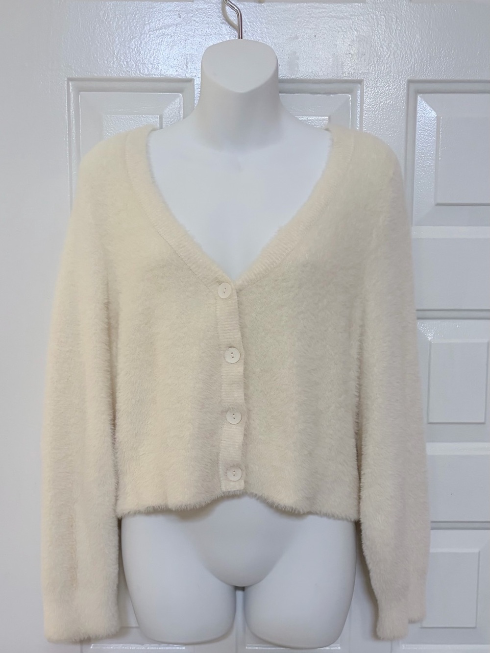 Aerie fluffy cream V-neck cropped cardigan soft button-front design Size XL
